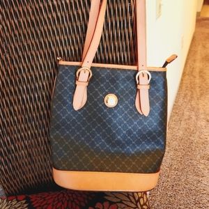 Elegant Signature Rioni Handbag